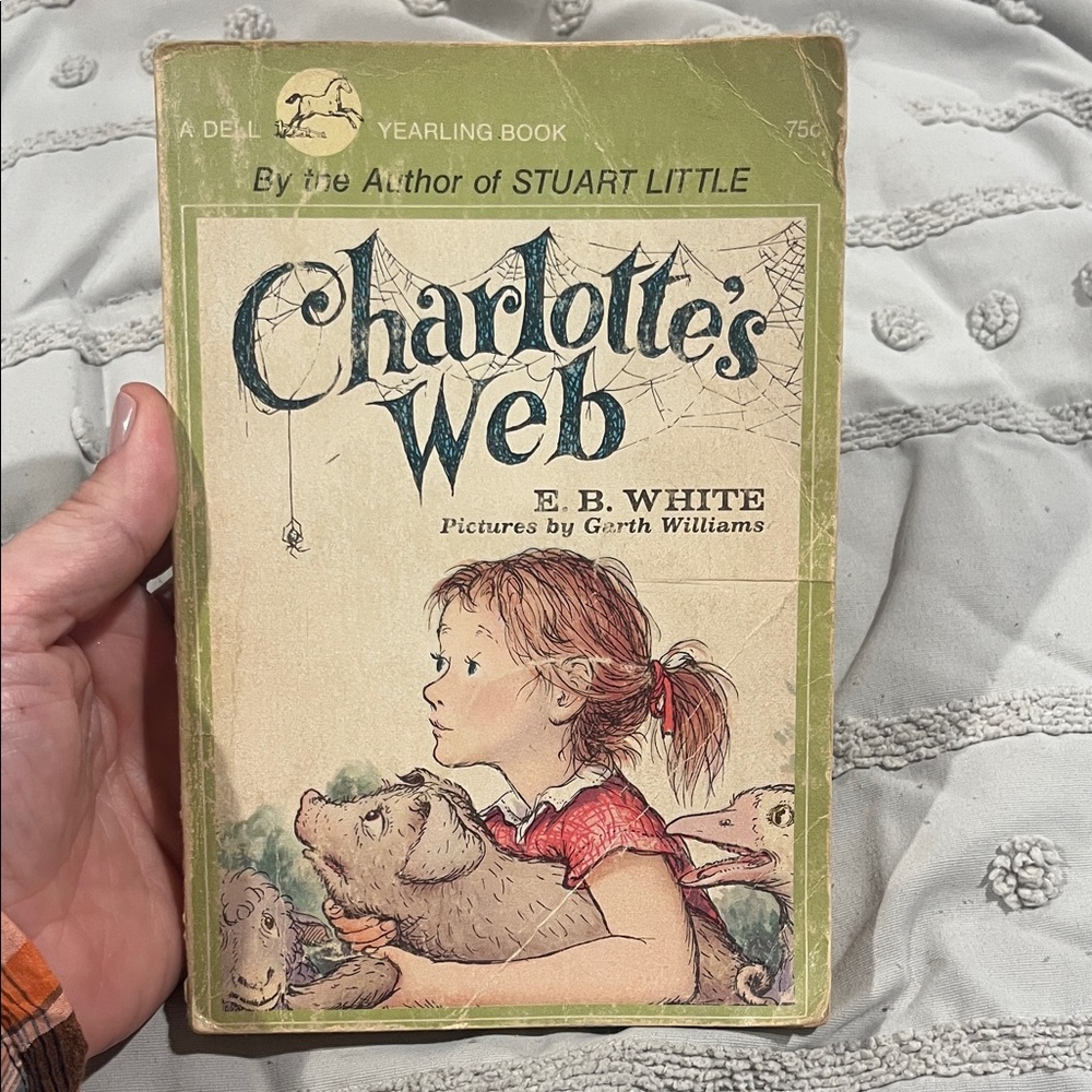 Dell Charlotte's Web Book - Green and Red Cover VINTAGE 1969 print (Tenth)